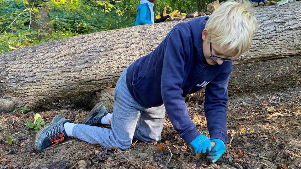 Schools Volunteering at Gravetye